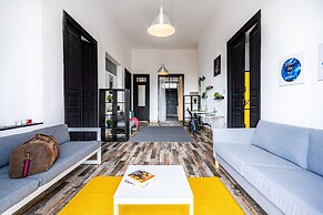 Bee Hostel