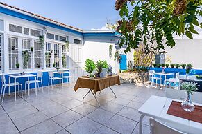 Bee Hostel