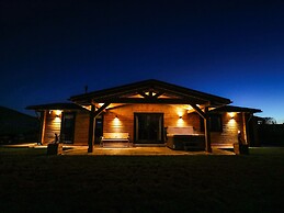 Bacheiddon Log Cabin