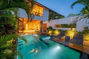 Luxury Private Loft, 2 BR, Canggu With Staff