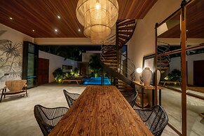 Luxury Private Loft, 2 BR, Canggu With Staff