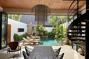 Luxury Private Loft, 2 BR, Canggu With Staff