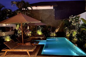 Luxury Private Loft, 2 BR, Canggu With Staff