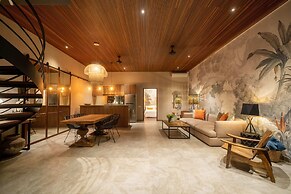 Luxury Private Loft, 2 BR, Canggu With Staff