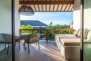 Luxury Private Loft, 2 BR, Canggu With Staff