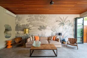 Luxury Private Loft, 2 BR, Canggu With Staff