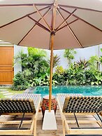Luxury Private Loft, 2 BR, Canggu With Staff