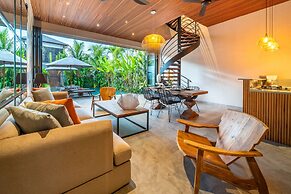 Luxury Private Loft, 2 BR, Canggu With Staff