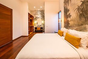 Luxury Private Loft, 2 BR, Canggu With Staff