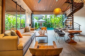 Luxury Private Loft, 2 BR, Canggu With Staff
