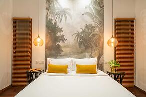 Luxury Private Loft, 2 BR, Canggu With Staff