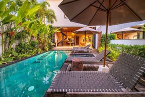 Luxury Private Loft, 2 BR, Canggu With Staff