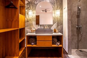 Luxury Private Loft, 2 BR, Canggu With Staff