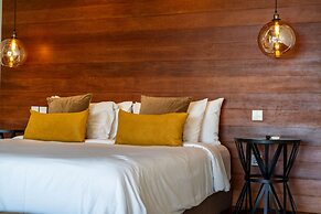 Luxury Private Loft, 2 BR, Canggu With Staff
