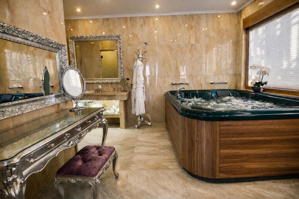 Prezident Palace Belgrade - Rooftop Pool & Spa Hotel