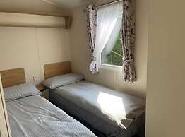 Caravan - Sleeps 6 & Parking