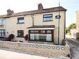 8 Heatons Bridge Road