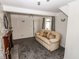 8 Heatons Bridge Road