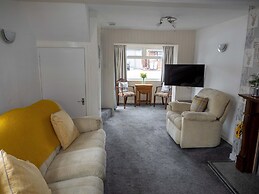 8 Heatons Bridge Road