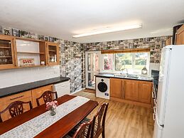 8 Heatons Bridge Road