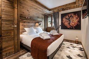 Manali Lodge  by Alpine Resorts