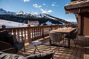 Manali Lodge  by Alpine Resorts