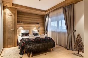 Manali Lodge  by Alpine Resorts