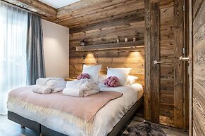 Manali Lodge  by Alpine Resorts