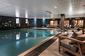 Manali Lodge  by Alpine Resorts