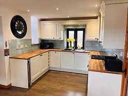 Ty Efail Cottage, Mountain Views & Secure Garden