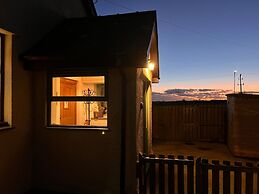 Ty Efail Cottage, Mountain Views & Secure Garden
