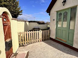 Ty Efail Cottage, Mountain Views & Secure Garden