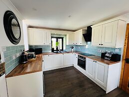 Ty Efail Cottage, Mountain Views & Secure Garden