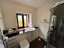 Ty Efail Cottage, Mountain Views & Secure Garden