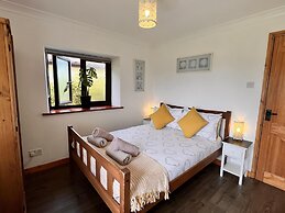 Ty Efail Cottage, Mountain Views & Secure Garden