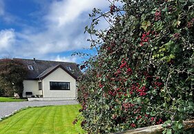 Ty Efail Cottage, Mountain Views & Secure Garden