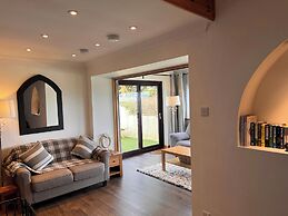 Ty Efail Cottage, Mountain Views & Secure Garden