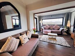 Ty Efail Cottage, Mountain Views & Secure Garden