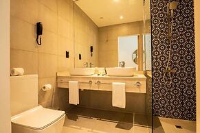 Grand Kingsgate Waterfront By Millennium Hotels