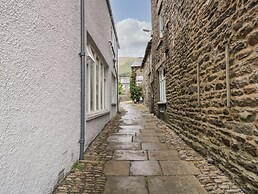 2 Kings Yard