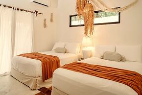 Awesome jungle villa with pool La Veleta
