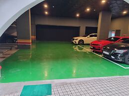 Croissant Hotel Guri by Anook