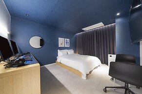 Croissant Hotel Guri by Anook