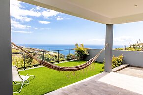 House - Sleeps 3, Free Parking, Garden & Jacuzzi
