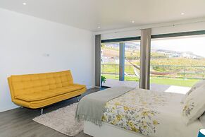 House - Sleeps 3, Free Parking, Garden & Jacuzzi