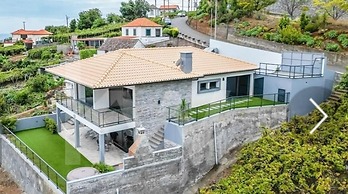 House - Sleeps 3, Free Parking, Garden & Jacuzzi