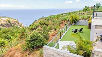House - Sleeps 3, Free Parking, Garden & Jacuzzi
