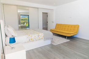House - Sleeps 3, Free Parking, Garden & Jacuzzi