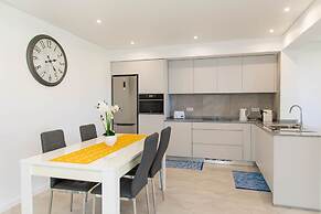 House - Sleeps 3, Free Parking, Garden & Jacuzzi