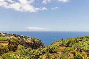 House - Sleeps 3, Free Parking, Garden & Jacuzzi
